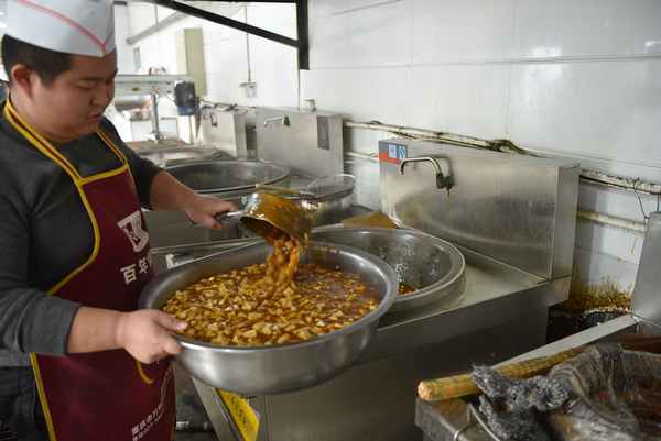 陜煤建設(shè)煤礦運(yùn)營(yíng)服務(wù)分公司：把“食”事辦好，讓幸福走上舌尖