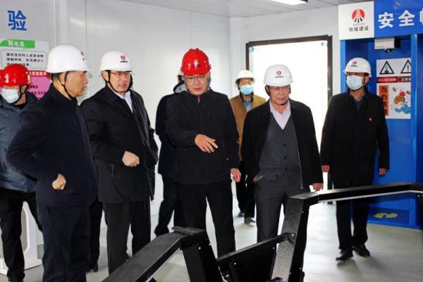 集團(tuán)領(lǐng)導(dǎo)侯本英、司正林一行深入北斗星基項(xiàng)目檢查指導(dǎo)工作