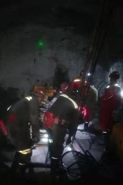 陜煤建設礦建二公司第二項目部進行前探鉆孔施工確保生產(chǎn)安全