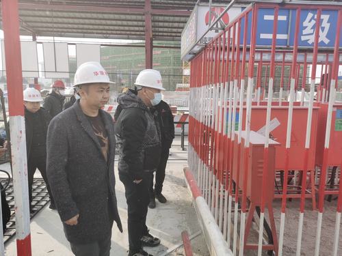 張掖市經(jīng)開區(qū)住建局、質(zhì)檢站領導蒞臨張掖潤泉瑞苑項目部檢查指導工作