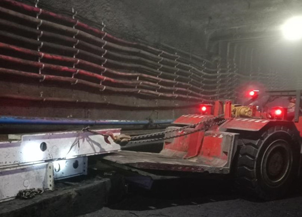 陜煤建設(shè)機電安裝公司順利完成曹家灘122108帶式輸送機拆除、回撤工程