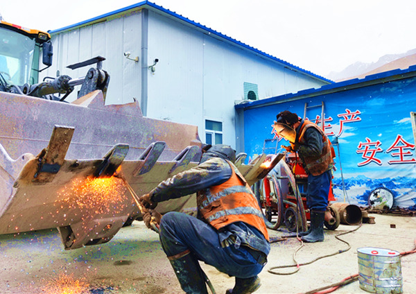 陜煤建設(shè)礦建三公司天山項(xiàng)目1號豎井掘進(jìn)進(jìn)尺再創(chuàng)新高