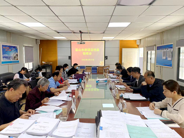 陜煤集團(tuán)專家組一行對大秦置業(yè)公司藍(lán)山水岸項目檔案進(jìn)行驗收指導(dǎo)