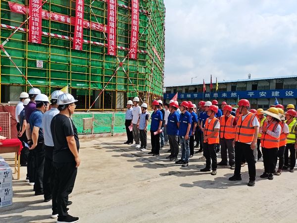 陜煤建設(shè)渭南分公司承建的渭南啟航A、B座工程主體順利封頂