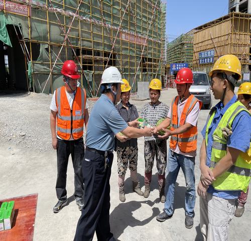 陜煤建設(shè)西北分公司開展“高溫慰問送清涼，情系基層暖人心”活動(dòng)