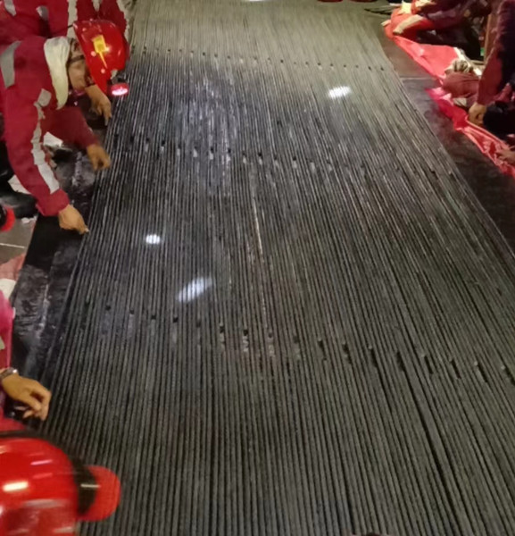 陜煤建設(shè)機(jī)電安裝公司28小時(shí)搶修曹家灘礦主斜井帶式輸送機(jī)