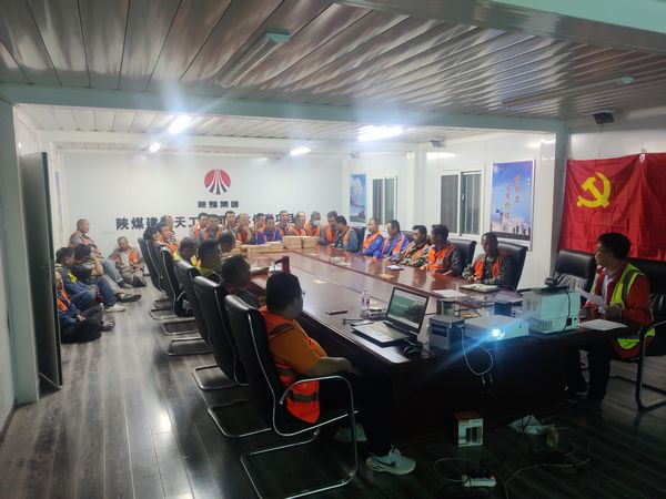 陜煤建設(shè)天工公司安裝一部：迎高溫、戰(zhàn)酷暑 確保汽車(chē)卸煤溝安裝工程如期交付