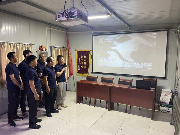 陜煤建設(shè)韓城分公司安裝三項(xiàng)目部開展 “永遠(yuǎn)跟黨走 奮進(jìn)新時代”慶“八一”主題黨日活動