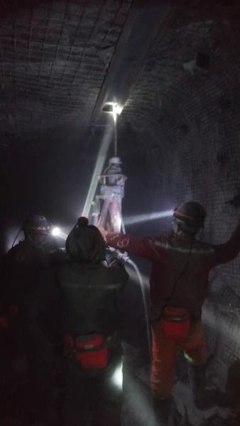 陜煤建設(shè)礦建二公司車村項目部3102工作面運輸順槽順利貫通