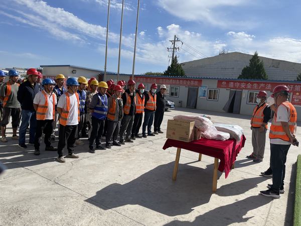 陜煤建設西北分公司：張掖潤泉瑞苑項目3#、5#、8#住宅樓喜封頂