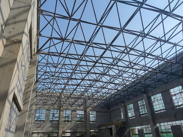 陜煤建設(shè)綠宇公司：中秋獻禮，提前完成網(wǎng)架吊裝