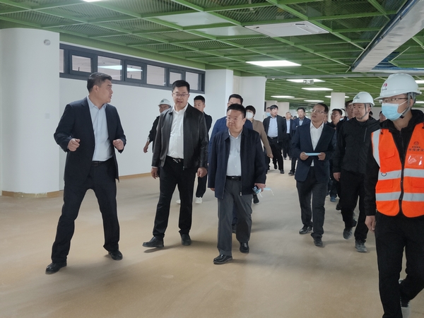 榆林城投集團(tuán)黨委書記、董事長(zhǎng)、總經(jīng)理郝君一行蒞臨北京師范大學(xué)榆林學(xué)校（幼兒園）項(xiàng)目檢查指導(dǎo)工作