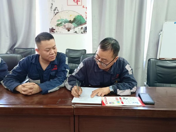 陜煤建設(shè)洗選煤運(yùn)營公司檸條塔運(yùn)營項(xiàng)目部： 談心談話露真情 凝心聚力促提升