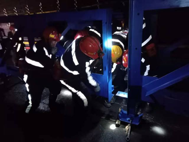 陜煤建設(shè)韓城分公司安裝三項目部提前完成張家峁煤礦2203綜采順槽帶式輸送機(jī)安裝工程