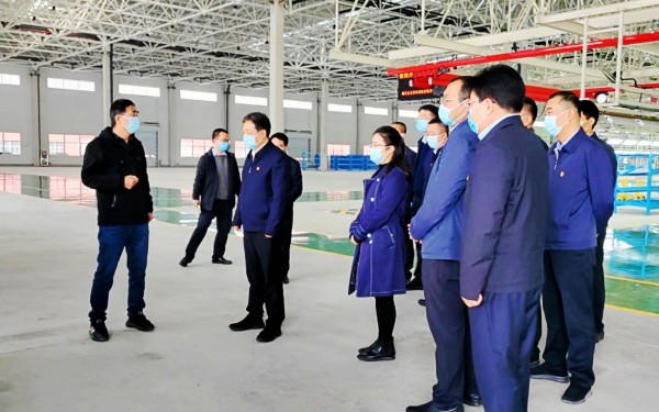 渭南市委書記樊維斌一行深入南京金龍純電動(dòng)商用車建設(shè)項(xiàng)目進(jìn)行視察