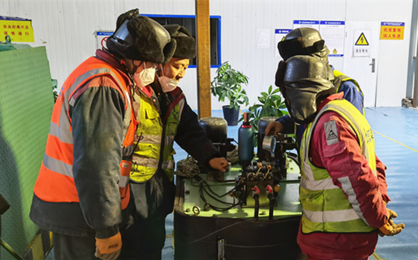 陜煤建設(shè)礦建三公司：緊急搶修！機(jī)電“土專家”上線！