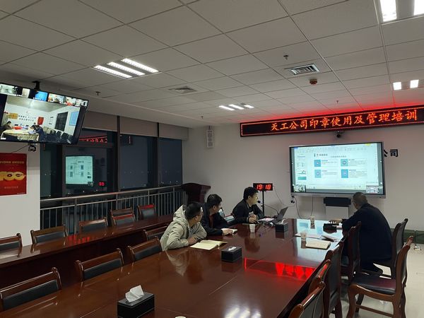 人人上講臺(tái)  個(gè)個(gè)當(dāng)“專家”