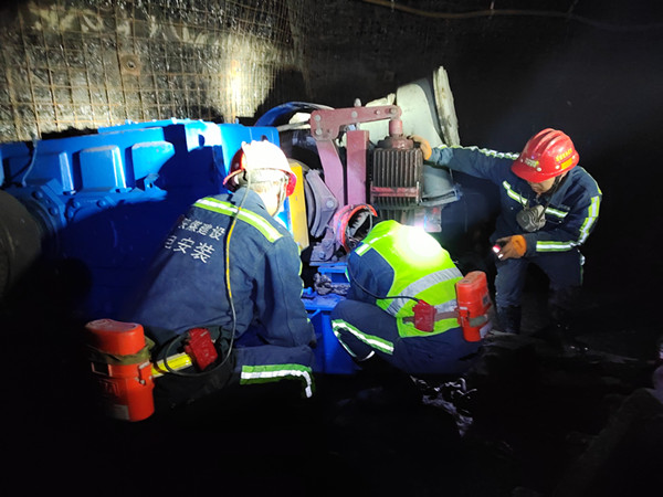 陜煤建設(shè)機(jī)電安裝公司完成沙梁礦膠運聯(lián)巷膠帶機(jī)安裝并運轉(zhuǎn)