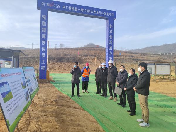 <strong>隴縣招商局局長張強(qiáng)一行到隴縣農(nóng)光互補 發(fā)電項目檢查指導(dǎo)工作</strong>