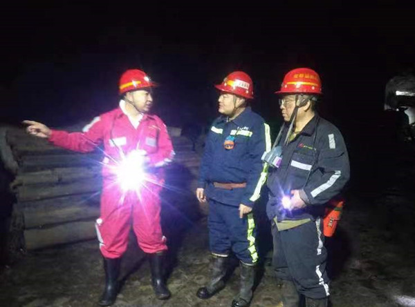 小保當(dāng)?shù)V業(yè)公司領(lǐng)導(dǎo)蒞臨陜煤建設(shè)機(jī)電安裝公司項目部檢查慰問