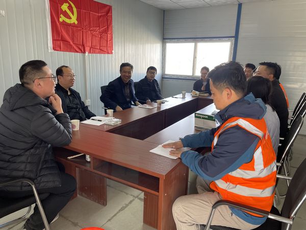 陜煤建設(shè)天工公司新疆第一項(xiàng)目部：召開座談會，青年員工士氣高