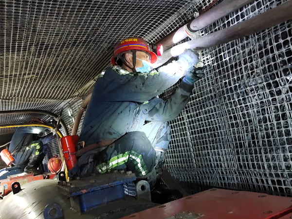 為堅守崗位的機(jī)電安裝人點贊！