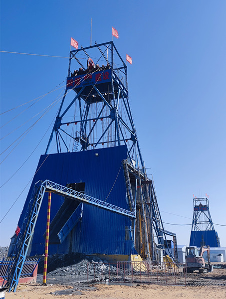 陜煤建設(shè)礦建三公司小保當(dāng)項(xiàng)目部進(jìn)、回風(fēng)立井井筒安全順利到底