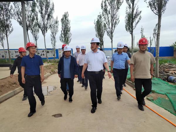 陜西彬長集團有限公司董事長、黨委書記白永明一行蒞臨陜煤建設路橋分公司彬長項目部檢查