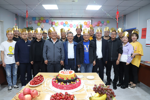 這場集體生日會,氛圍感滿滿！