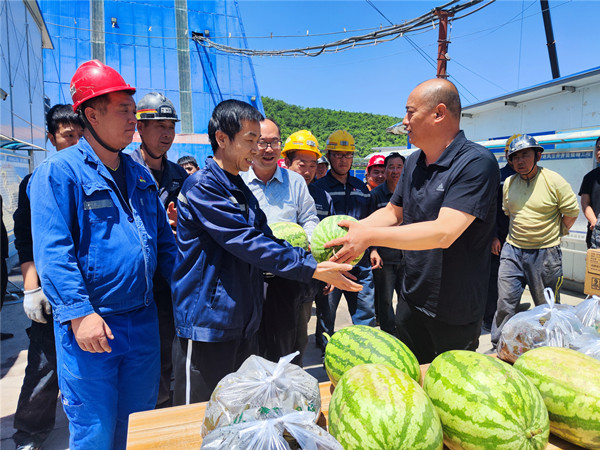 盛夏送清涼，致敬高溫下堅(jiān)守的陜煤建設(shè)者