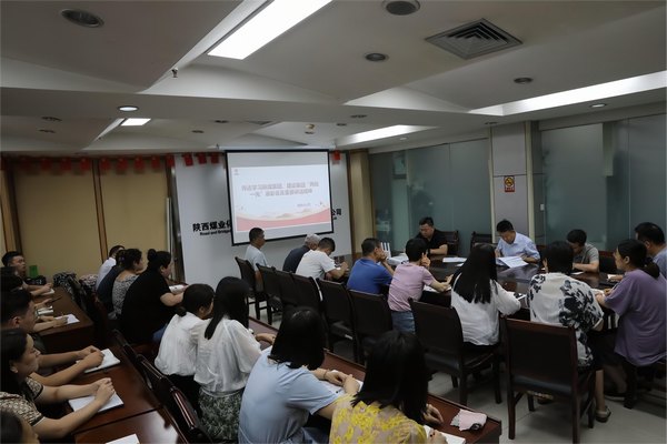 陜煤建設路橋分公司傳達學習陜煤集團、陜煤建設“兩優(yōu)一先”暨先進集體先進個人表彰會精神