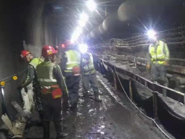 陜煤建設(shè)機電安裝公司順利完成小保當一號礦膠運順槽帶式輸送機