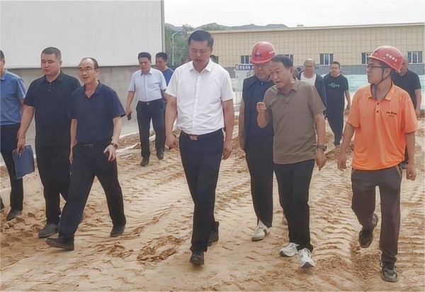 綏德縣縣委副書記、縣長王誠一行蒞臨陜煤建設(shè)路橋分公司綏德縣第二凈水廠工程調(diào)研