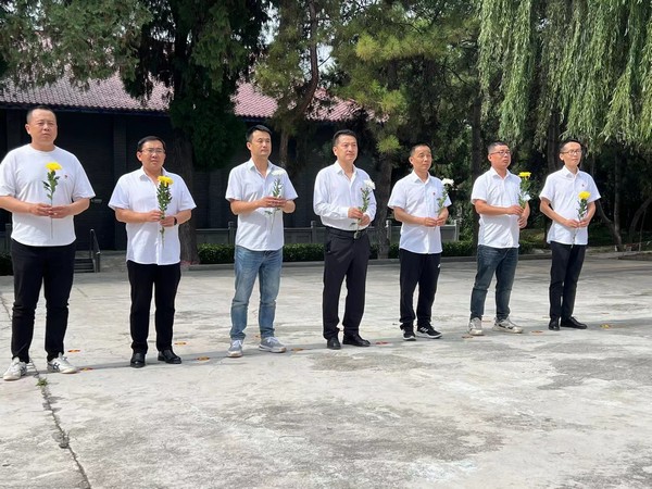 陜煤建設(shè)銅煤公司延安項(xiàng)目部黨支部 開展“緬懷革命先烈，傳承紅色基因”主題黨日活動