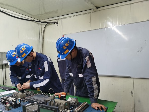 陜煤建設(shè)洗選煤運(yùn)營公司紅柳林洗煤廠項(xiàng)目部： “實(shí)、細(xì)、深”重磅出擊 打好發(fā)展根基“攻堅(jiān)戰(zhàn)”