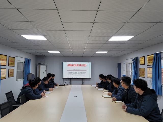 陜煤建設韓城分公司：青年建功正當時 百日安全勇?lián)?></div>
                                <div   id=