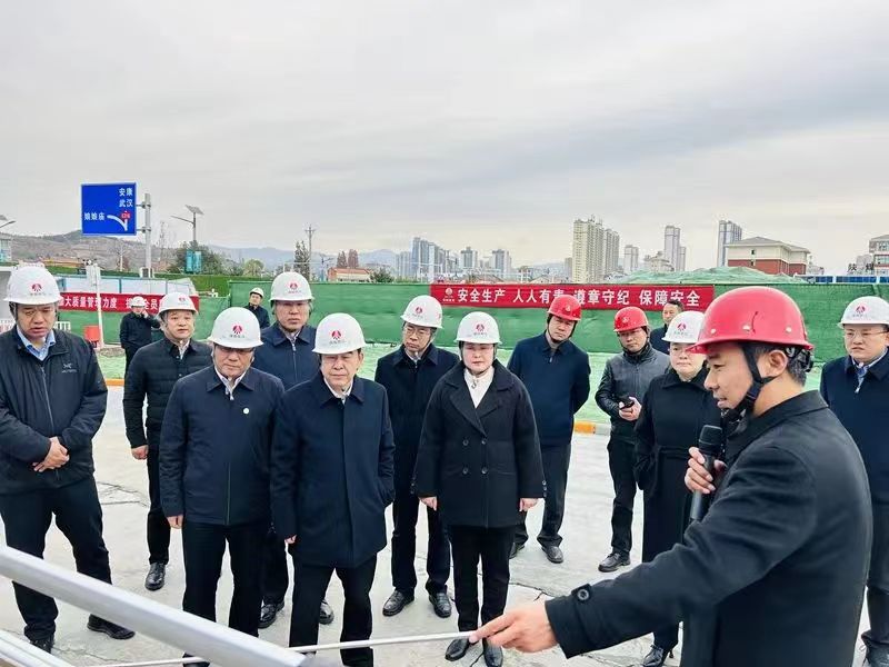 陜煤集團黨委副書記、董事、總經(jīng)理趙福堂視察建設集團承建的漢陰縣實驗中學項目
