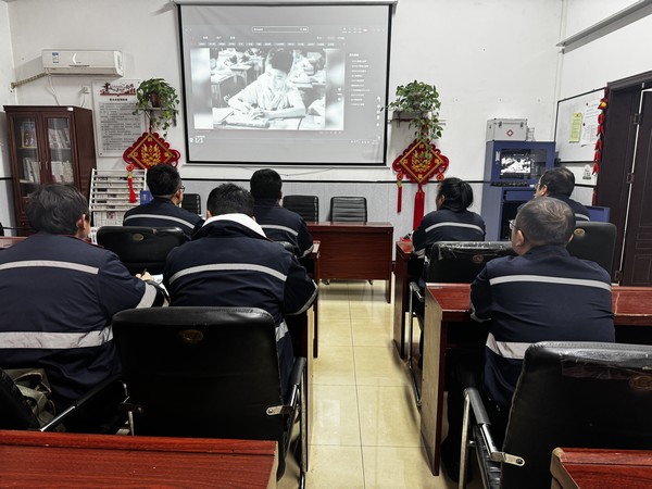 陜煤建設(shè)洗選煤運(yùn)營(yíng)公司澄合山陽(yáng)運(yùn)營(yíng)項(xiàng)目部：學(xué)習(xí)雷鋒精神，譜寫時(shí)代之光