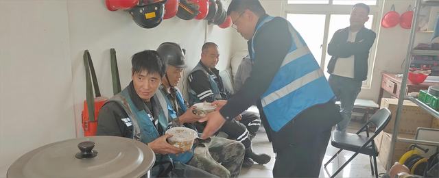 陜煤建設(shè)韓城分公司安裝第四項目部：一碗熱乎飯，情暖眾人心