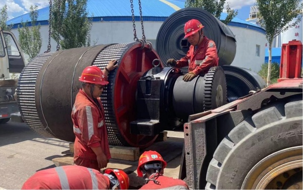 陜煤建設(shè)機(jī)電安裝公司曹家灘項(xiàng)目部主運(yùn)順槽帶式輸送機(jī)順利試運(yùn)轉(zhuǎn)