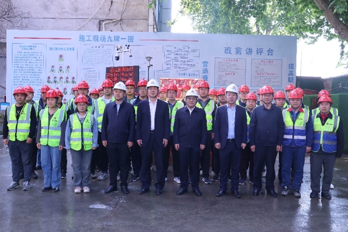 陜煤建設領(lǐng)導“五一”假期深入基層督導安全生產(chǎn)工作并慰問一線干部員工