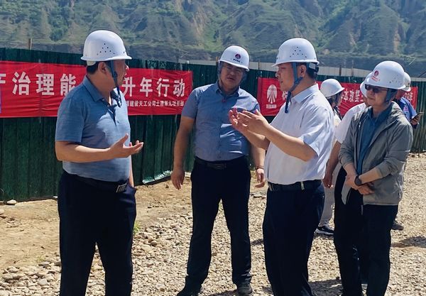 陜煤集團基本建設部高級主任師楊景輝一行蒞臨陜煤建設天工公司承建的胡孟改擴建項目檢查指導工作