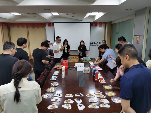 陜煤建設(shè)路橋分公司情系端午，放“粽”一下