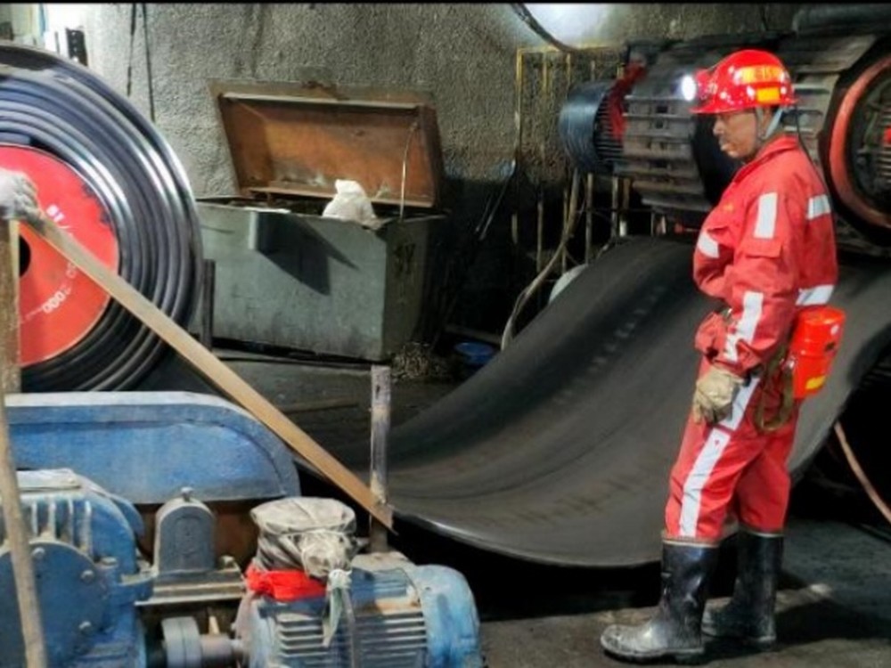 陜煤建設(shè)機(jī)電安裝公司曹家灘項(xiàng)目部提前24小時(shí)完成10項(xiàng)檢修任務(wù)