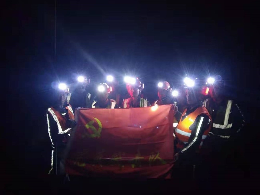 陜煤建設(shè)機電安裝公司：黨旗在一線飄揚