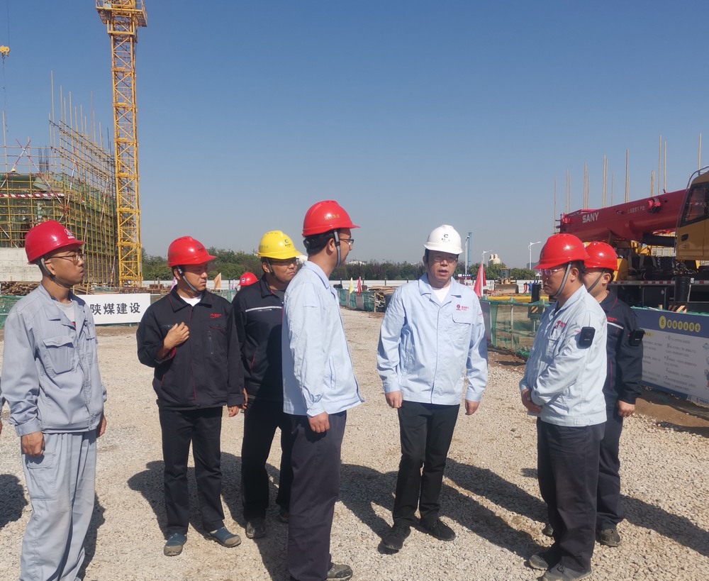 蒲城清潔能源化工有限責任公司黨委書記、董事長封建利一行深入陜煤建設天工公司基層項目部檢查指導