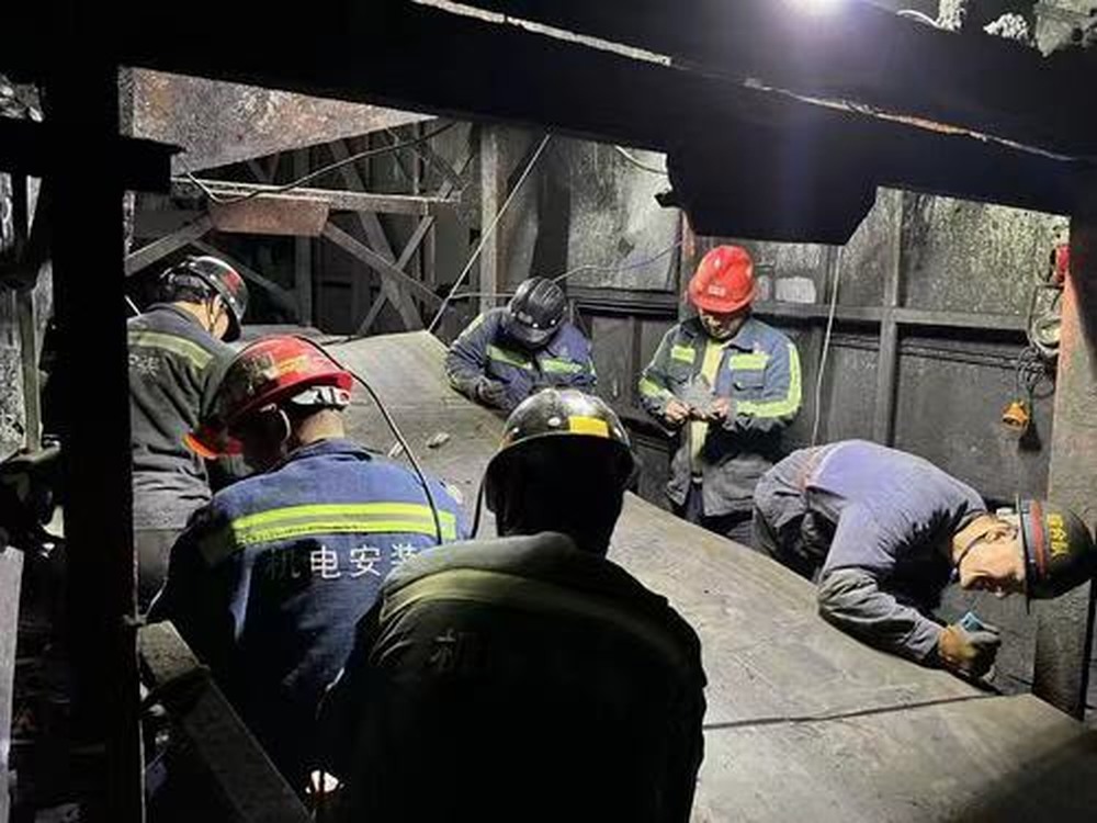 陜煤建設機電安裝公司建莊項目部：更新?lián)Q“帶”，保礦井安全生產