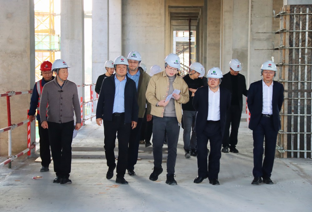 榆林城投集團黨委書記、董事長郝君一行蒞臨陜煤建設榆林公司承建的榆溪圣境一標段項目檢查指導工作