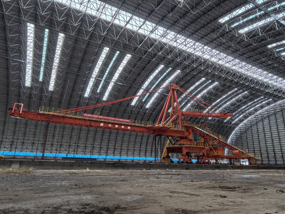 陜煤建設(shè)天工公司新疆第一項(xiàng)目部：DQL1000/1200.45臂式斗輪堆取料機(jī)成功送入“預(yù)定軌道”