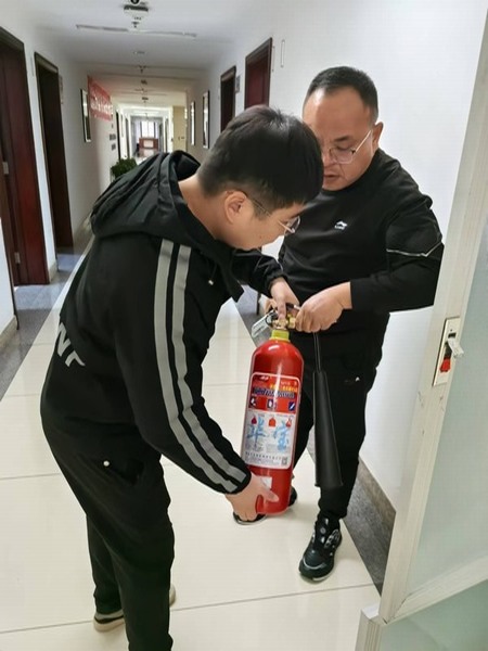 陜煤建設(shè)煤礦運(yùn)營(yíng)服務(wù)分公司：積極開(kāi)展“黨旗紅護(hù)安全·黨員行筑防線”主題活動(dòng)